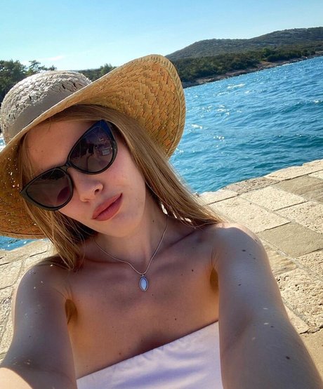 Eva Gevorgyan modelo sexy galerías