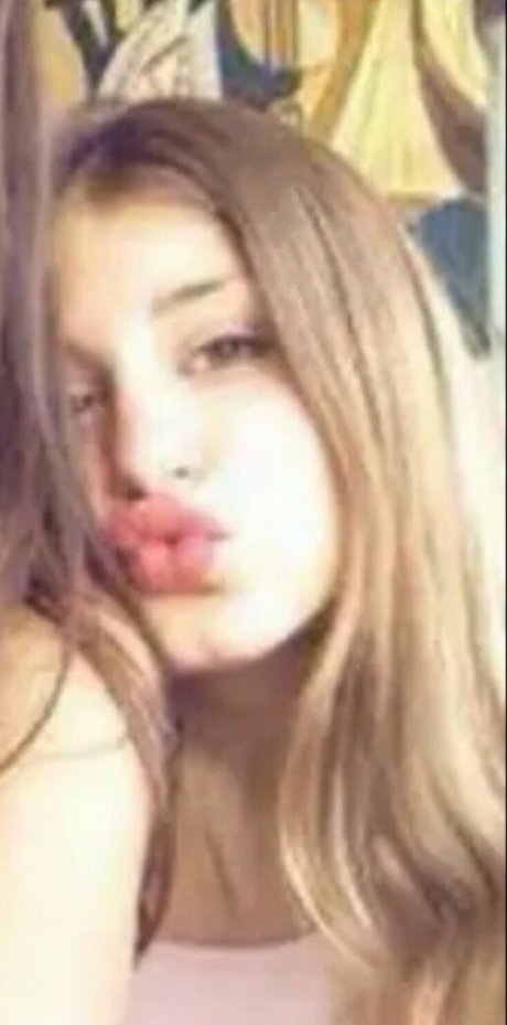 Kalli Kriara modelo galerías