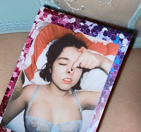 Snailmail model adult image