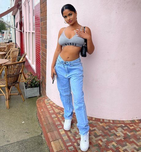 Ari Kumar actrice porno photo