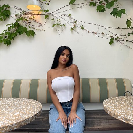 Ari Kumar sexo estrella porno foto