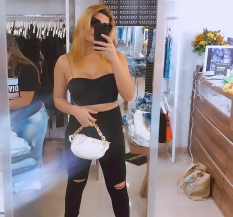 Cikarelly nude pornstar photos