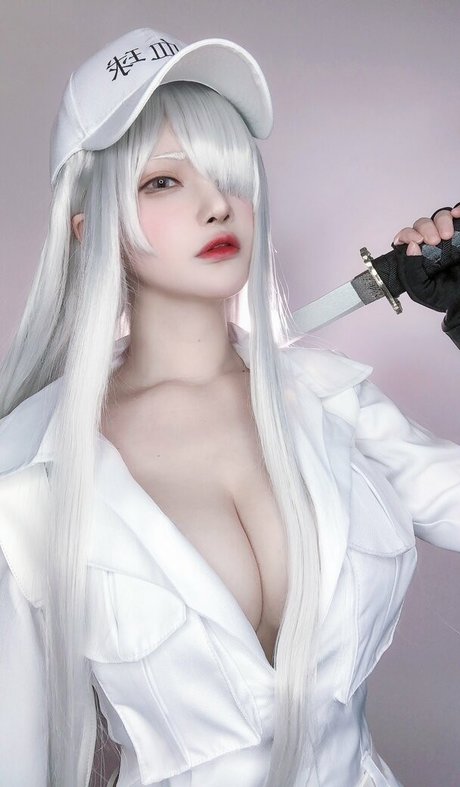 SenyaMiku modelo desnudos imágenes