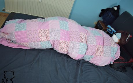 Natsuko Hiragi modelo superior archivo