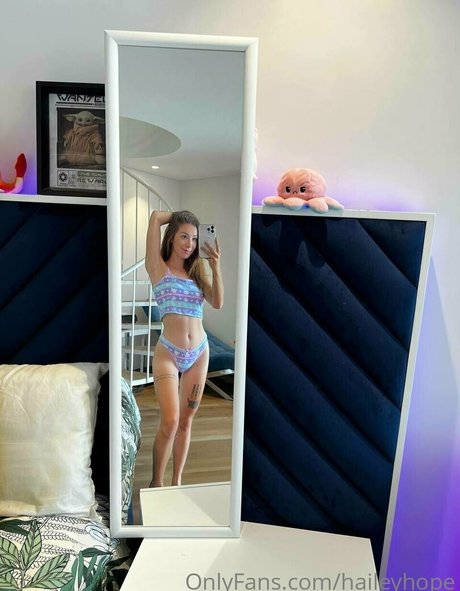 Hailey Hope modèle artistique image