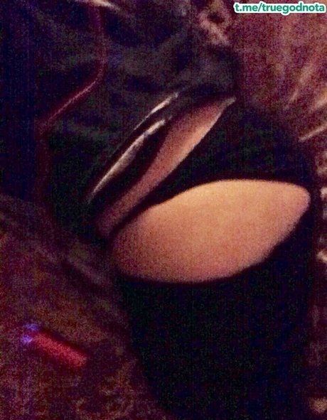 Nika Kotova hermosa estrella galería