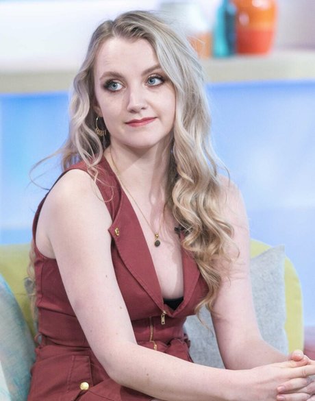 Evanna Lynch actriz libre galería