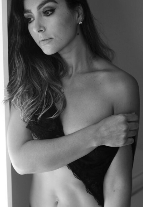 Karine Tauber actriz atractiva fotos