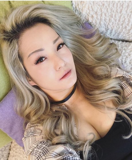 Reina Scully star du porno érotique photo