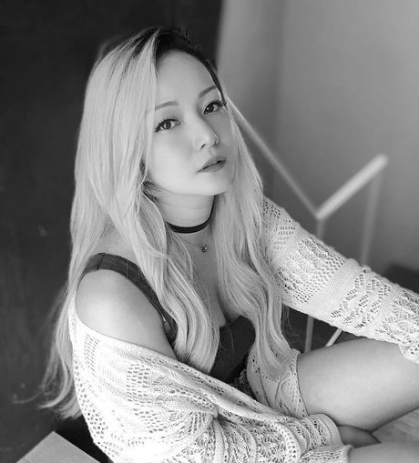 Reina Scully modelo atractivo fotos