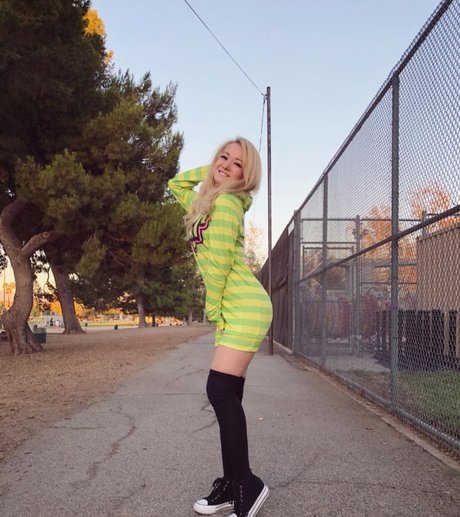 Reina Scully estrella xxx imágenes