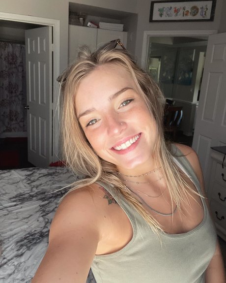 it s the taylor pornstar naked img