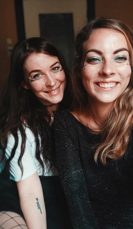 Aayley modelo desnudos imagen