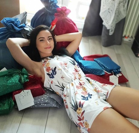 Kurolily model exclusive image