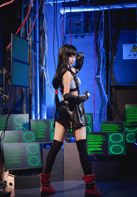 Ely Cosplayer nus star du porno images