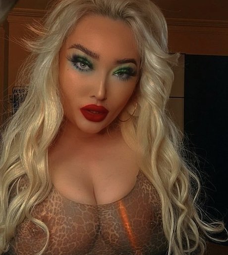 cherryb0mbxo high quality actress pic