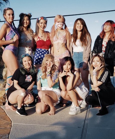 Yvonneflinetv étoile sympa photos