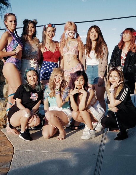 Yvonneflinetv best star images
