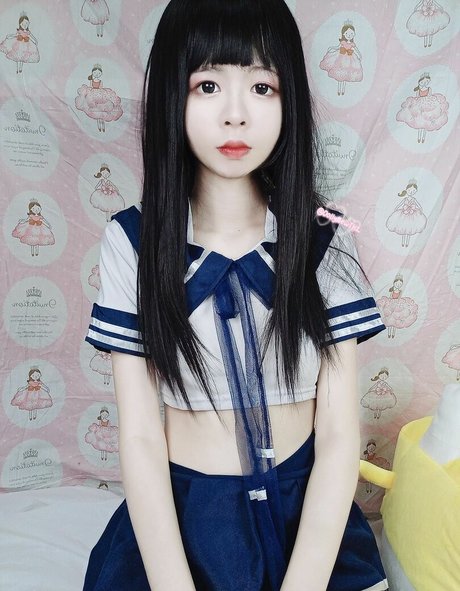 DollyMew estrella porno en alta definición fotos