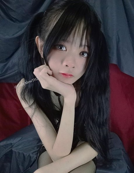 DollyMew actriz desnuda recopilación