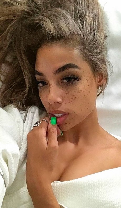 Alysse Joyner modèle adulte images