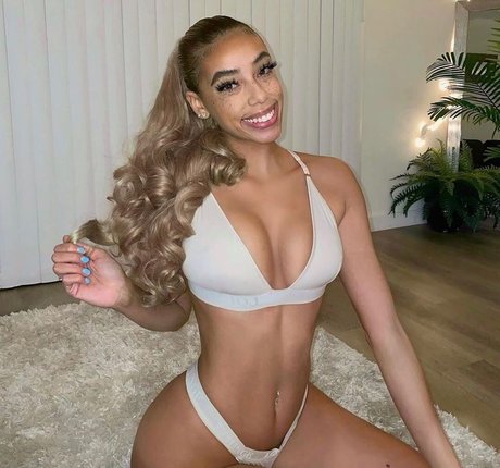 Alysse Joyner sex model galleries