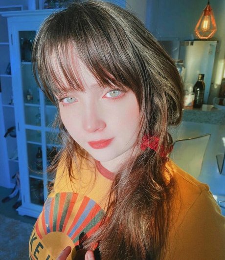 Isis Vasconcelllos nice actress photo