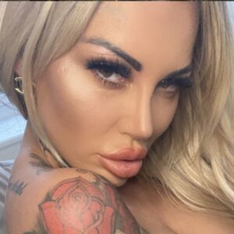 Sallie Axl pornstar sexy image