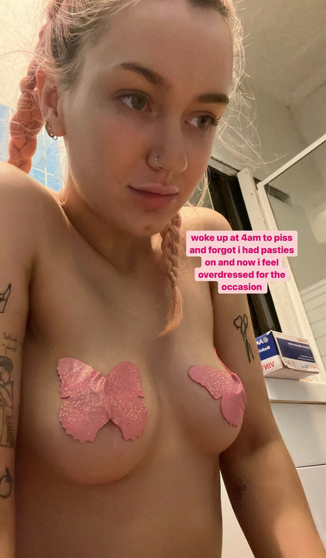 Peach PRC nudes model photo
