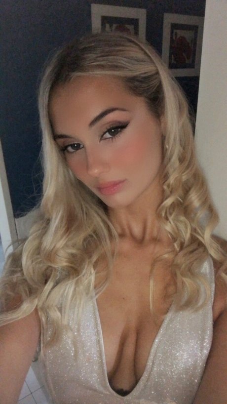 Cande Simoneit star du porno archive