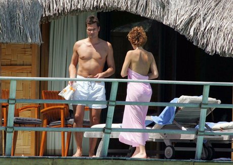 Natasha Kaplinsky star hot img