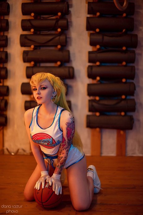 Bizarre Deer modelo hermosa galerías