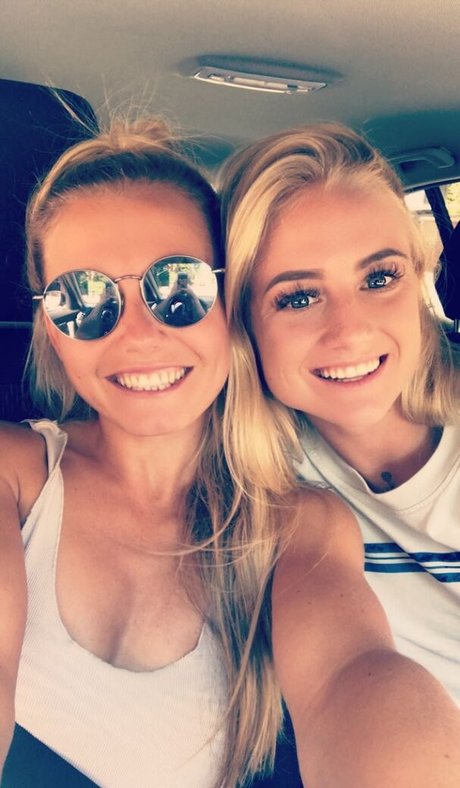 Julia Simic desnudos de estrellas porno galerías