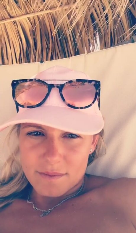Julia Simic star nude img