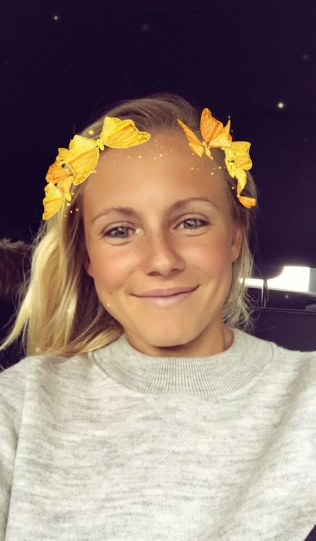 Julia Simic pretty actress gallery