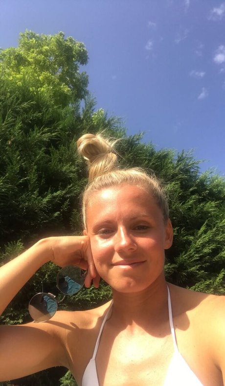 Julia Simic star best photos