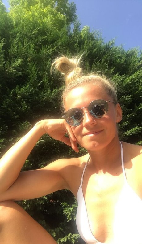 Julia Simic star perfect pic