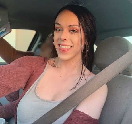 caylie modelo de arte galería