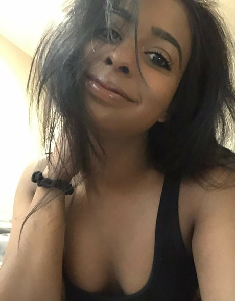 Zahra Rai model nude pic