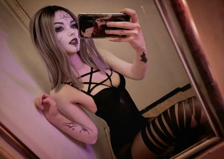 Ljaphra adult model pic