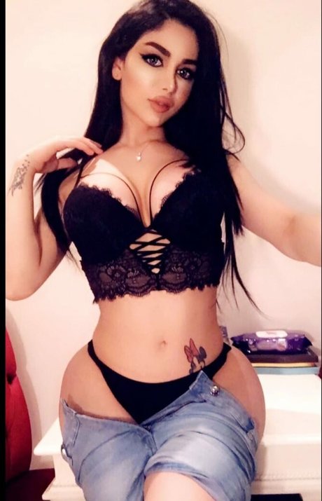 TS Nour model sexy photos