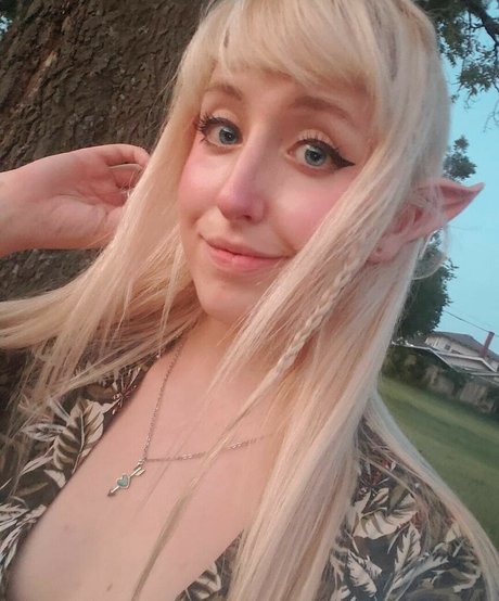 Moon IRL estrella caliente galerías