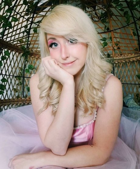 Moon IRL modelo caliente galerías