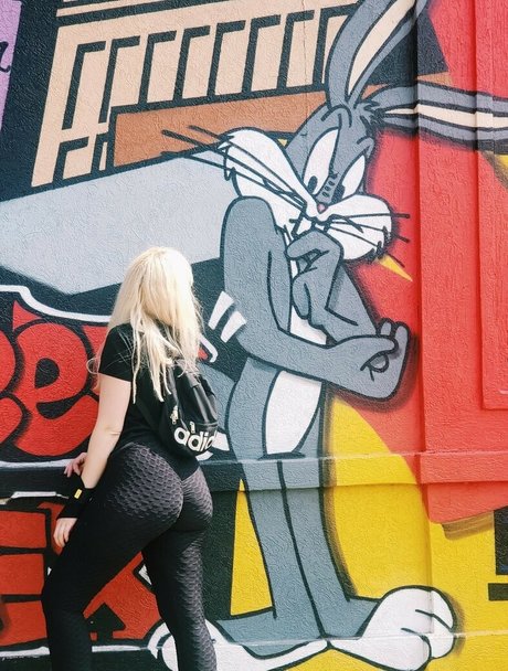 Moon IRL estrella adulta archivo