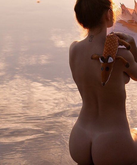 Mari Fioretti model hot img