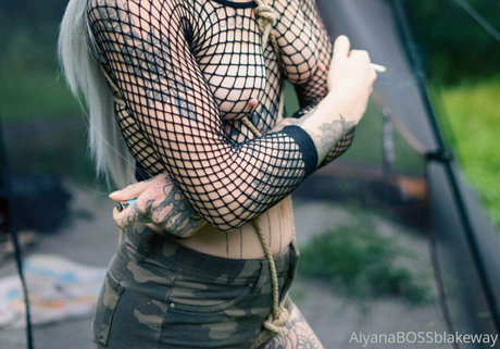 Aiyana Blakeway modelo de arte galería