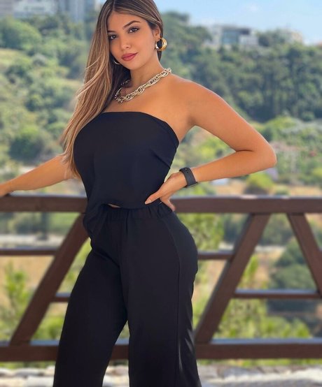 Gaelle Fares actriz de desnudos galería