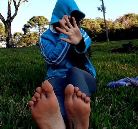 Friend s Pretty Feet modèles nus photos