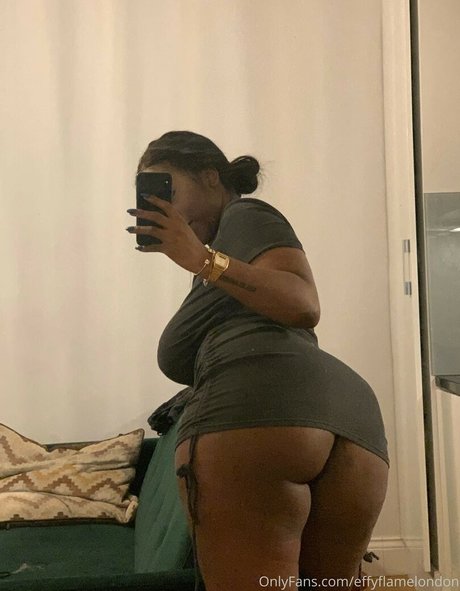 Effy Flame jolie star du porno img