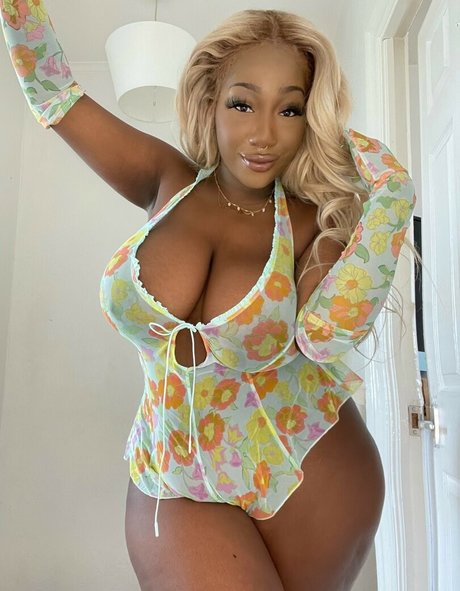 Effy Flame estrella erótica fotos